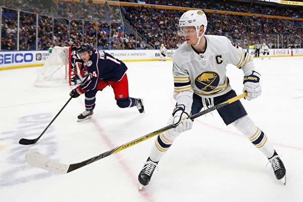 揭秘“斗地主”中的炸弹时机：解析为什么忍让比进攻更难。（解析斗地主炸弹出牌时机：为何克制比进攻更难？）